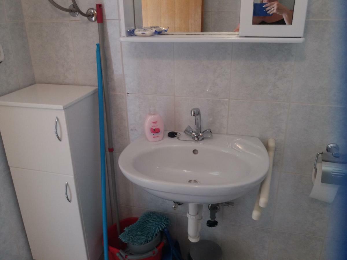 Apartmani Ana-Lora Lopar Zewnętrze zdjęcie